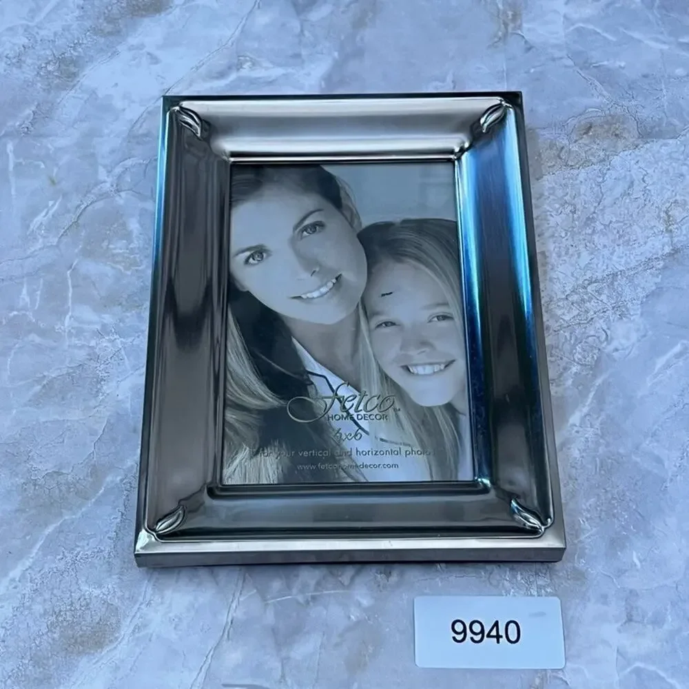 Fetco Shiny Ashby Pewter Picture Frame 4x6 in Silver Free Standing Home Decor